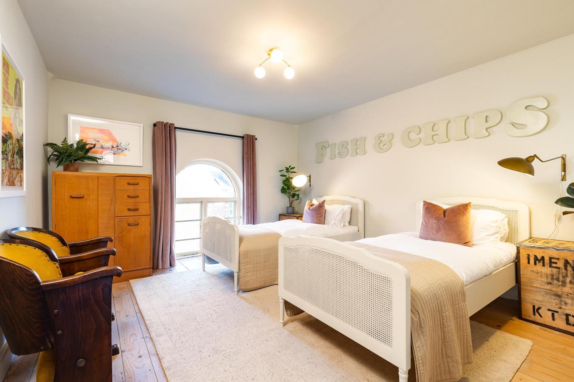 Stylish Seaside Home With King Beds And Parking Scarborough Exteriör bild